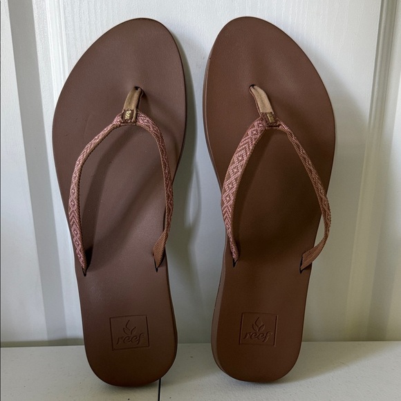 Reef Shoes - Reef Women's Brown Sandal with Rose-Brown Woven Straps (sz 9)
